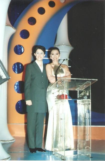 ANGELA CON CARMEN VICTORIA PEREZ. JURADO.jpg