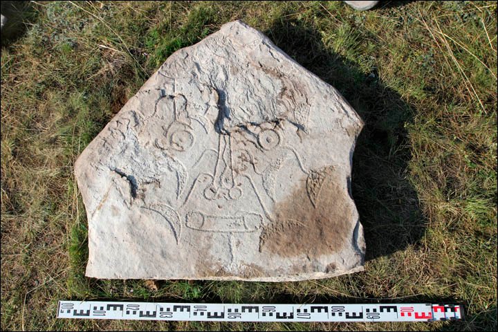 okunev grave roof.jpg