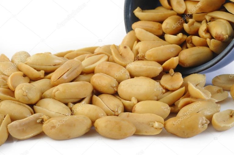 depositphotos_117197032-stock-photo-peeled-salted-peanuts-on-background.jpg