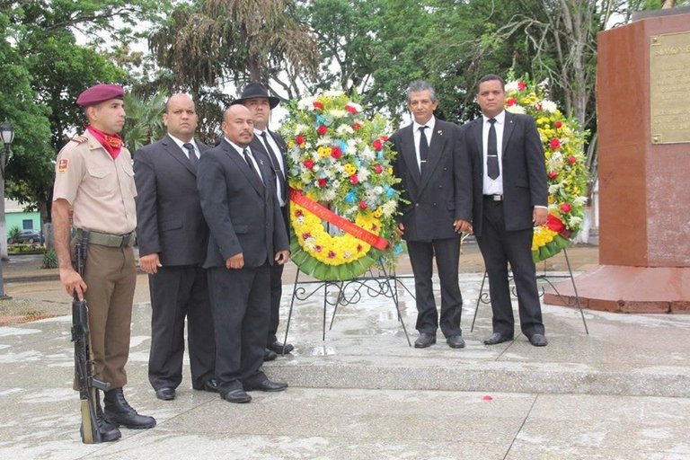 Actos en la plaza.jpg