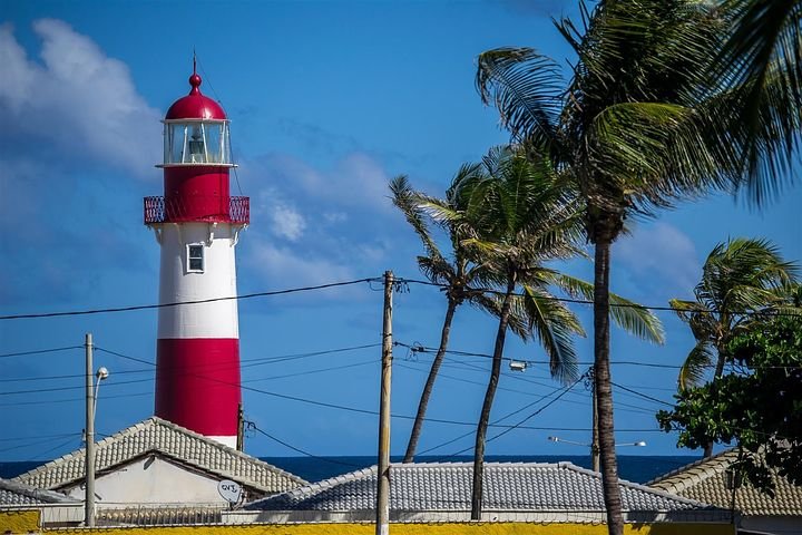 lighthouse-933705__480.jpg