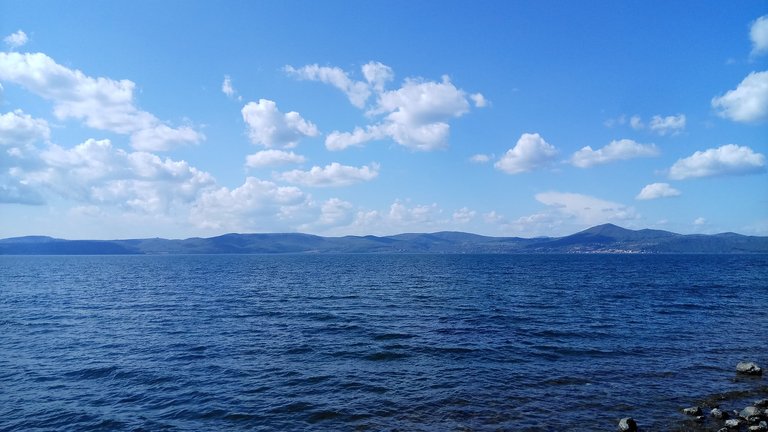 lake-bracciano-2262386_1280.jpg