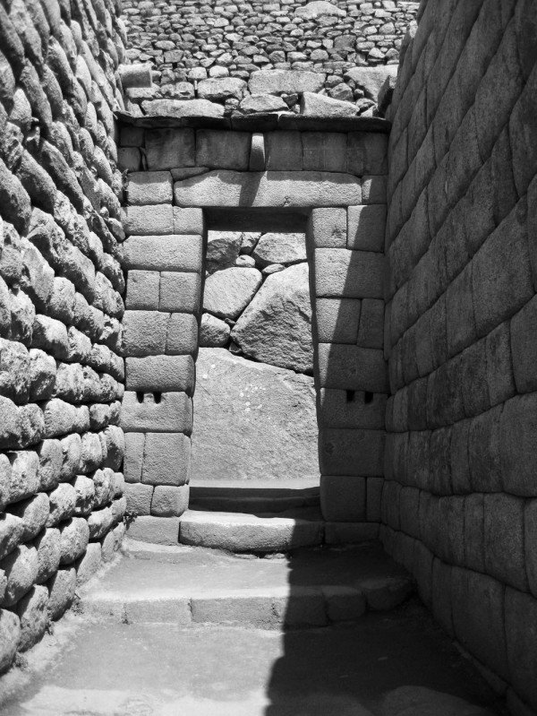Machu-Picchu-Doorway-BW-600x799.jpg