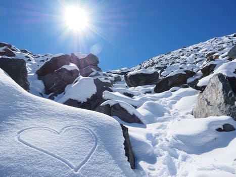 sun-snow-herzchen-stones-218866.jpeg