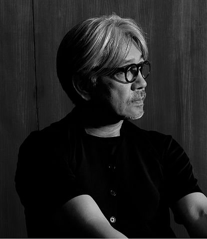 415px-Ryuichi_Sakamoto_side.jpg