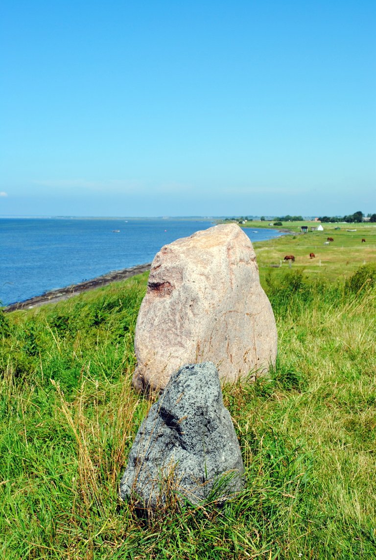 stonecircle-foteviken-seaside_5943435271_o (FILEminimizer).jpg