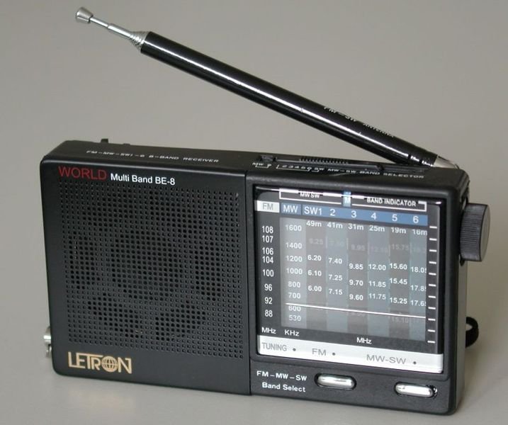 717px-Radio.jpg