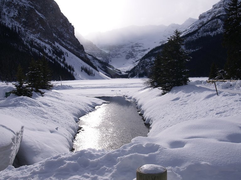 lake-louise-56606_1280.jpg