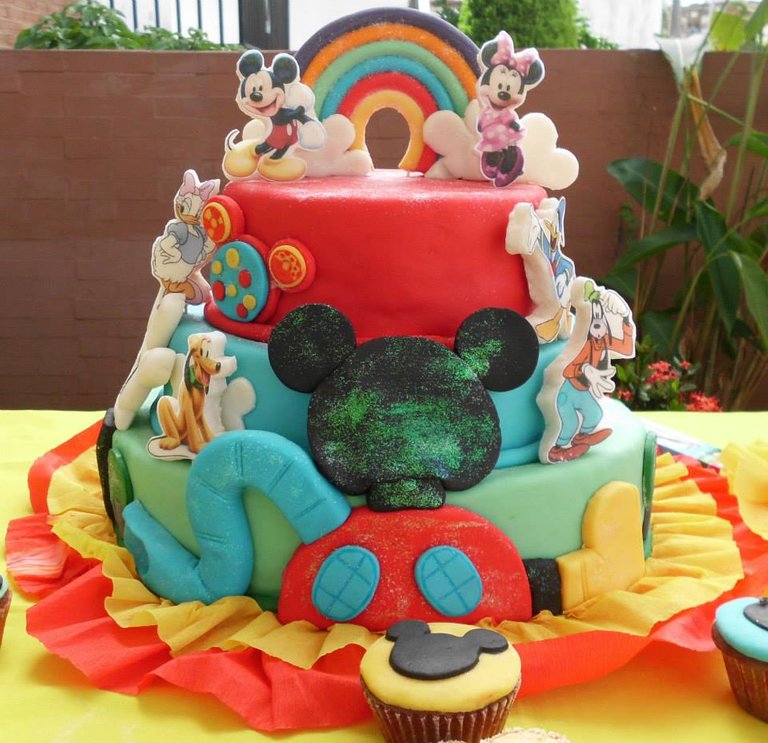 torta la casa de mickey mouse.jpg