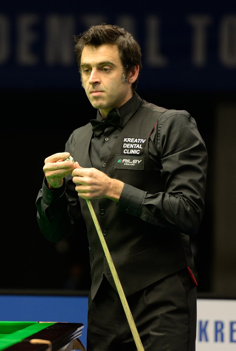 Ronnie_O’Sullivan_at_Snooker_German_Masters_(DerHexer)_2015-02-06_07.jpg