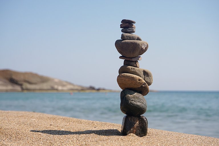 Stone_Balancing_01_s.jpg