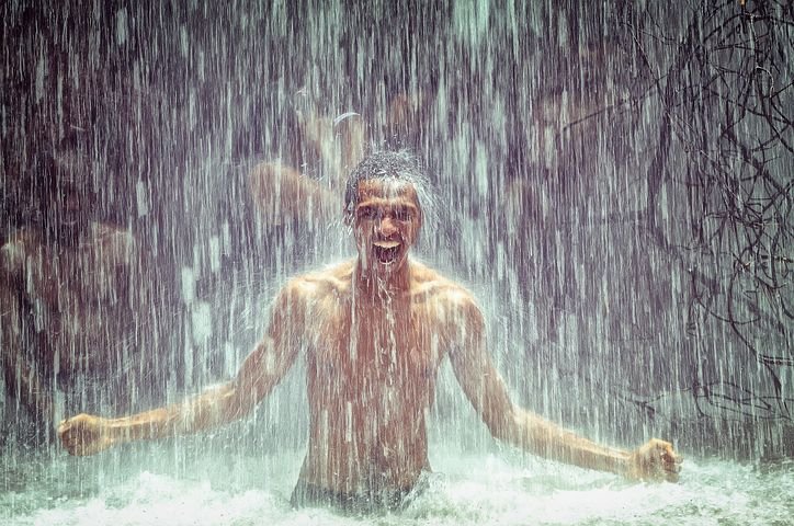 man-under-waterfall-2150164__480.jpg