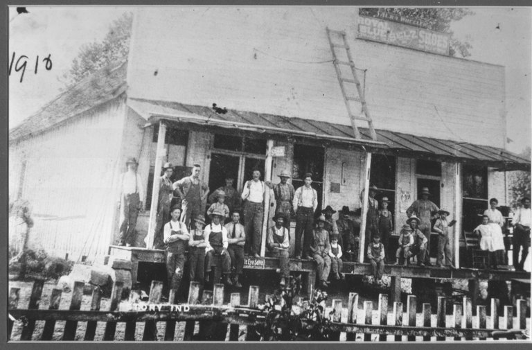 Story's_old_General_Store,_pre-1915. (1).jpg