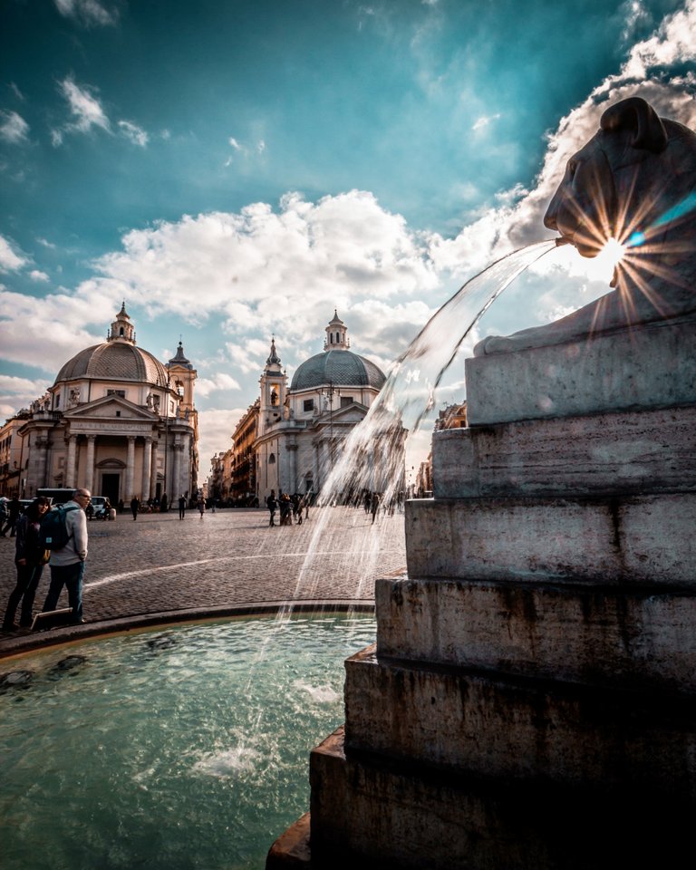 Piazza del Popolo Leone.jpg