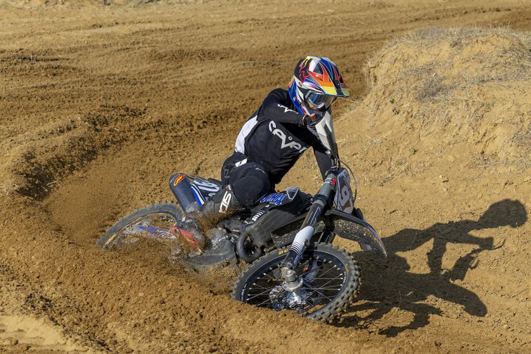 motocross-4485393_1920.jpg