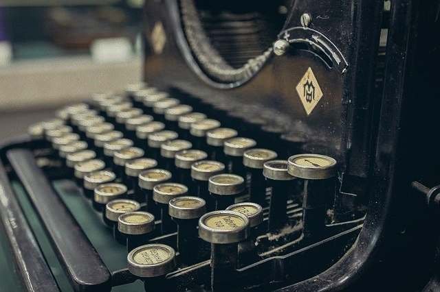 0024 typewriter-407695_640 Pixabay1.jpg