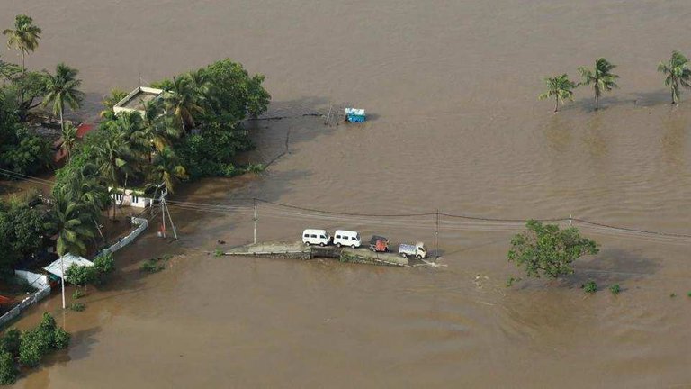 india-flood-weather_3b37748a-a301-11e8-851c-9c4102be3c4e.jpg