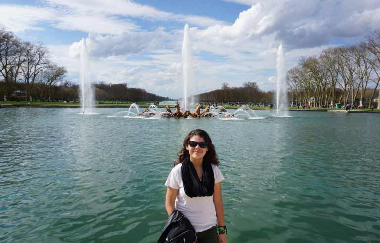 girl-at-fountain-768x491.png