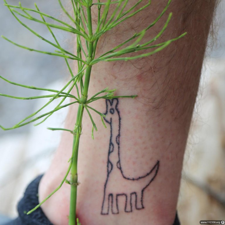 handpoke_stickpoke_tattoo_6.jpg