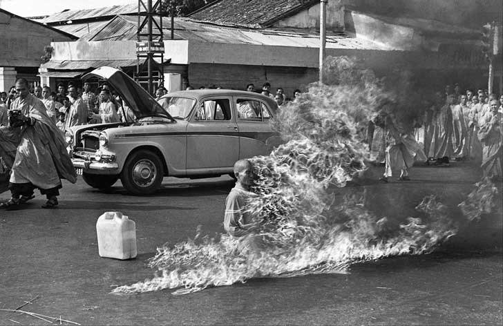 monje budista se prende fuego 1963.jpg