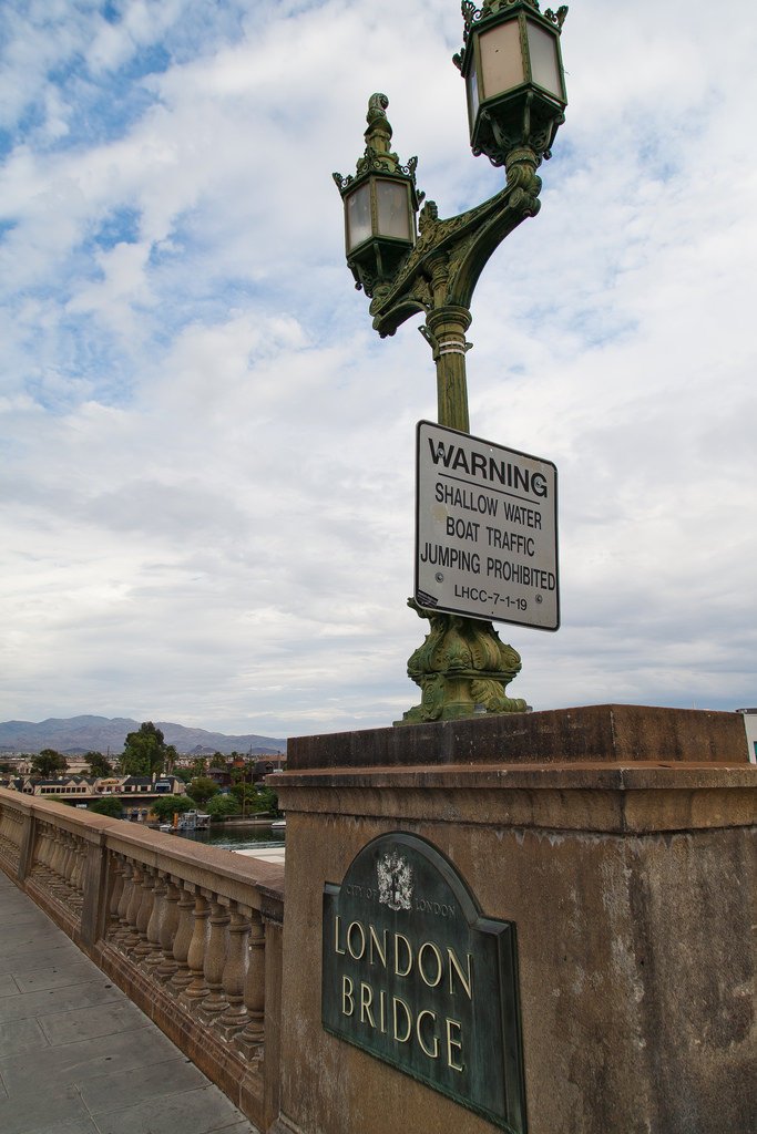 8019261696-lake-havasu-cityhistoric-london-bridge (FILEminimizer).jpg