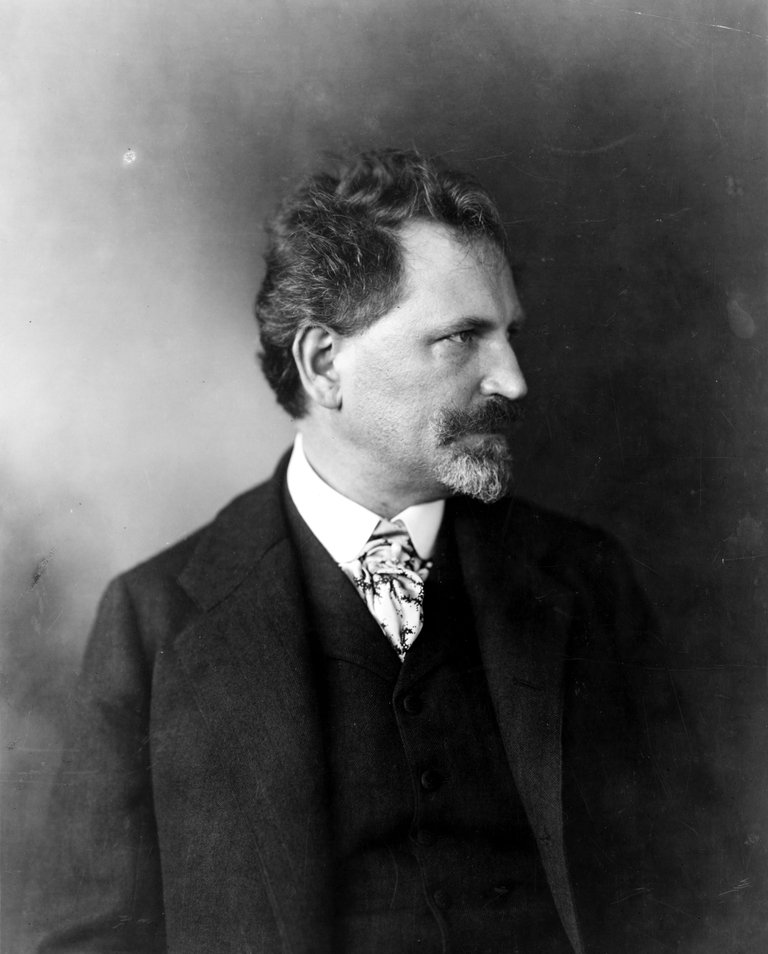 Alfons_Mucha_LOC_3c05828u.jpg