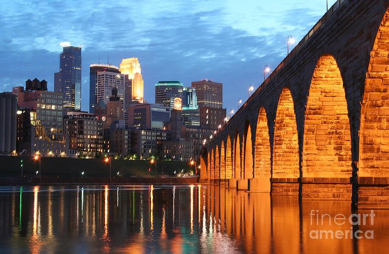 minneapolis-skyline-photography-stone-arch-bridge-wayne-moran.jpg