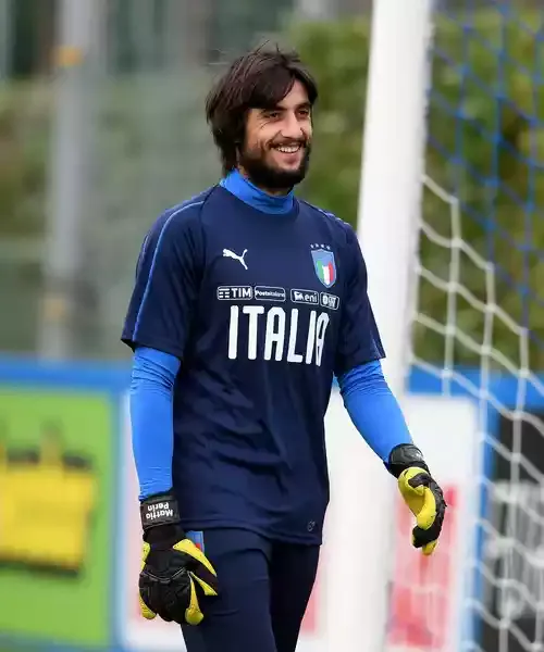 Mattia Perin Italy Training Session zSmmfGBSV9Ol.jpg