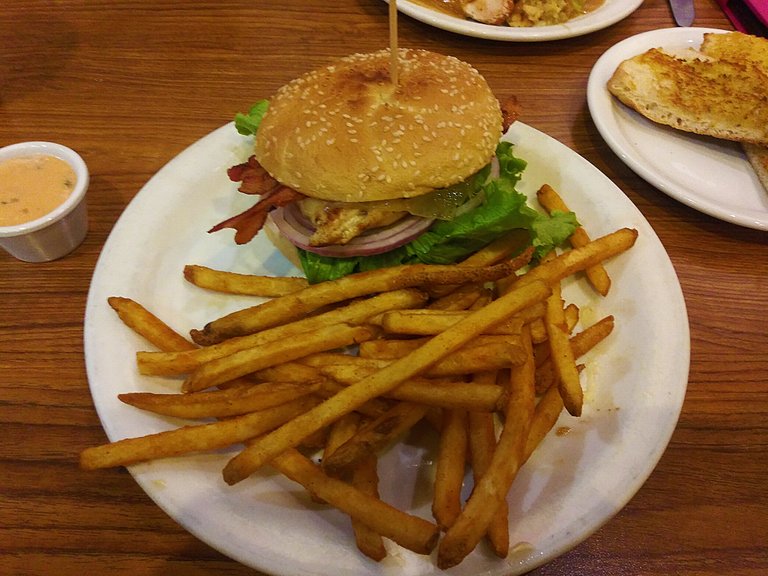 Jeronimos Chicken Sandwich Dinner.jpg