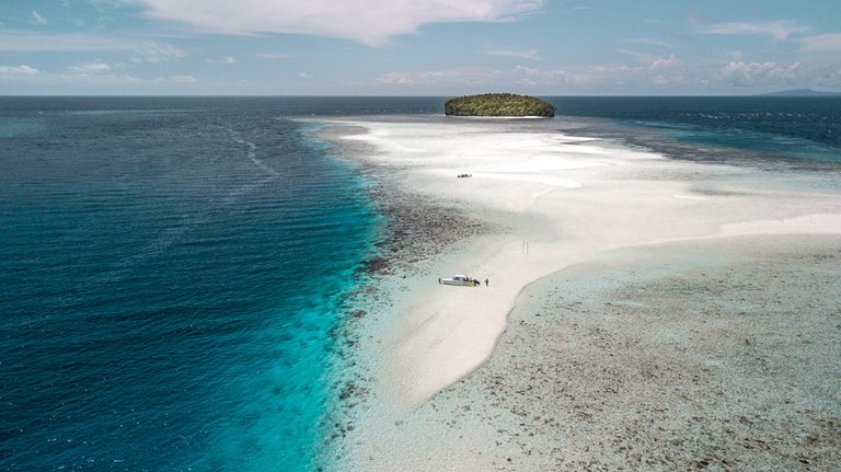 Raja-Ampat-sandbar.jpg