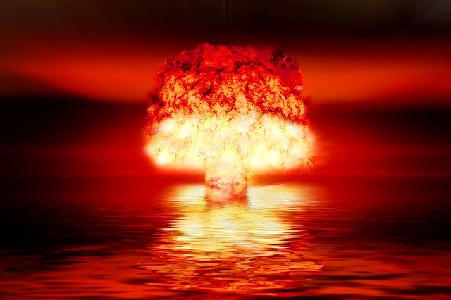 atomic-bomb-2621291_640.jpg