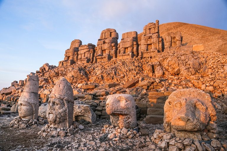 nemrut-dagi-türkiyenin-dogal-guzellikleri.jpg