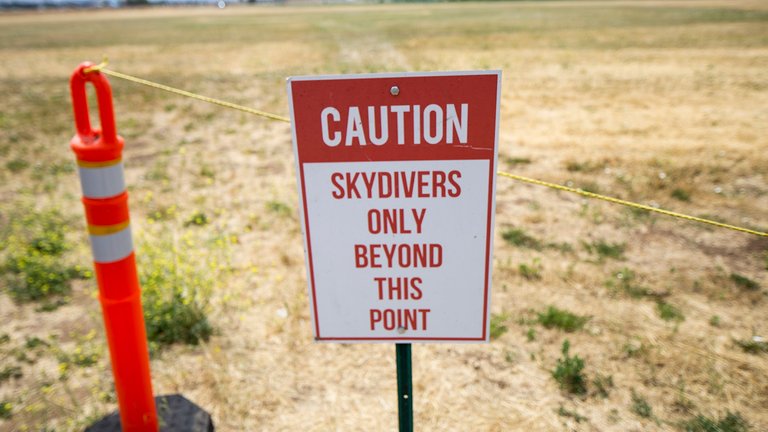 1skydive-sign-fb.jpg