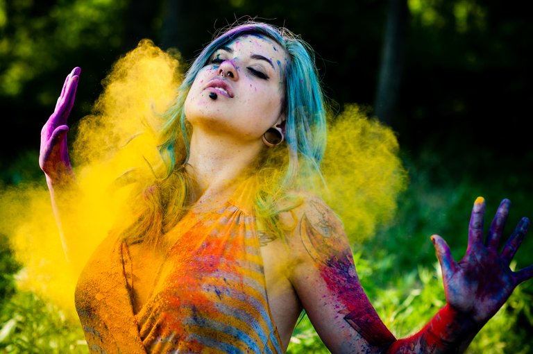 sexy-girl-on-holi.jpg