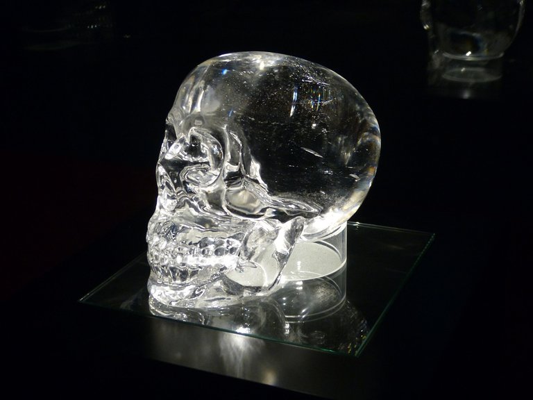 crystal-skull-917281_1280.jpg