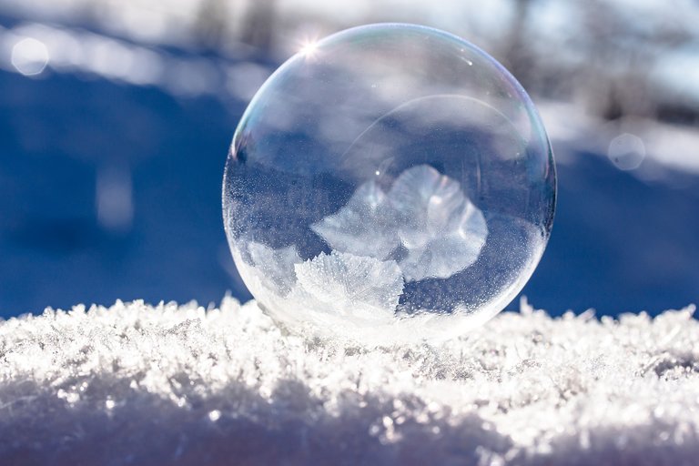 frozen-bubble-1986676_1920.jpg