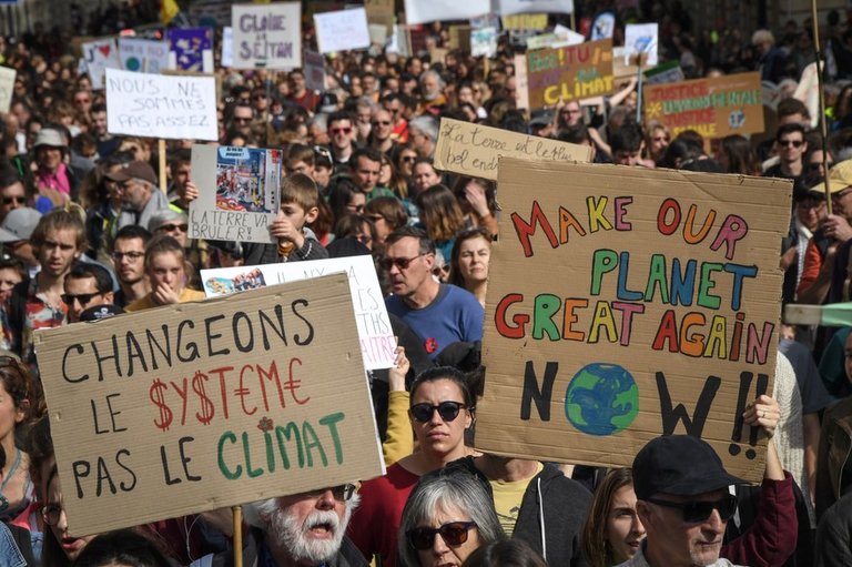 7797223558_la-marche-du-siecle-c-est-une-maree-intergenerationnelle-qui-a-defile-samedi-16-mars-pour-le-climat.jpg