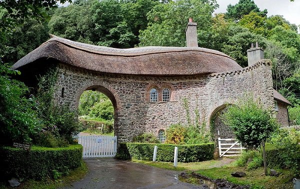 800px-Worthy_toll_gate,_Somerset.jpg