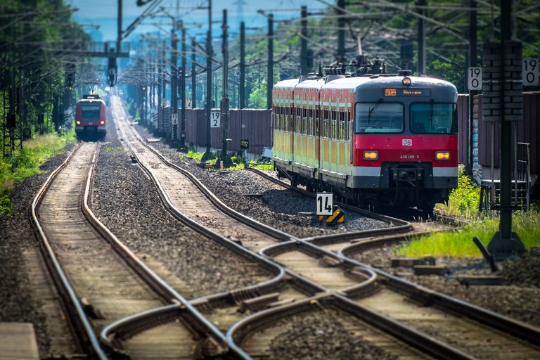 railway-4262017_1280.jpg
