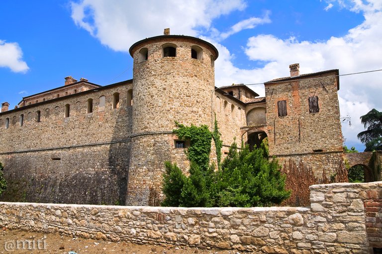 agazzano castello 2.jpg