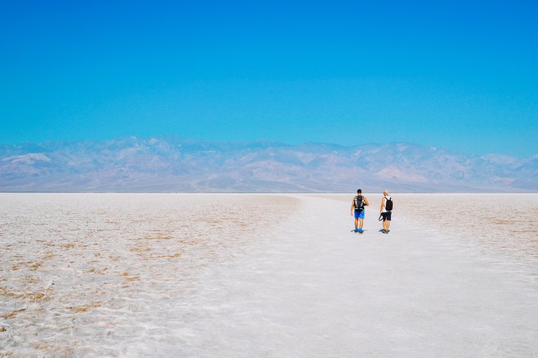 Death-Valley-Tourists-SplitShire-19-9145.jpg