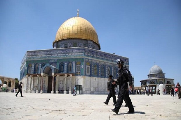 puluhan-pasukan-israel-serbu-kompleks-masjid-al-aqsa-neB.jpg