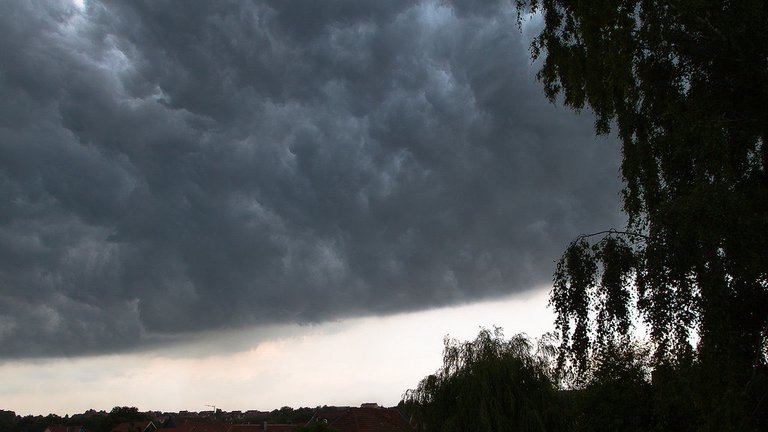 9094853998-thunderstorm-over-heilbad-heiligenstadt (FILEminimizer).jpg