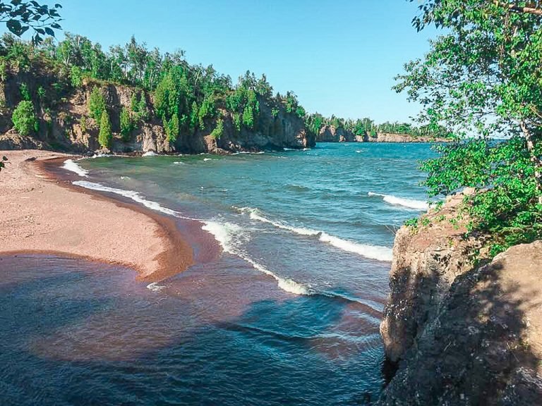 Lake-Superior-Hiking-trail-near-Gooseberry-falls-768x576.jpg