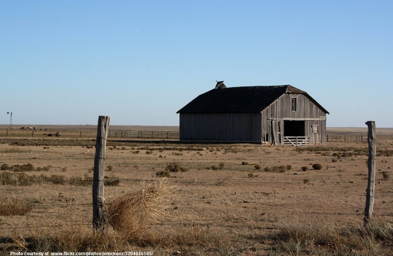 BarnRuinsOnPrairie-001-062518.jpg