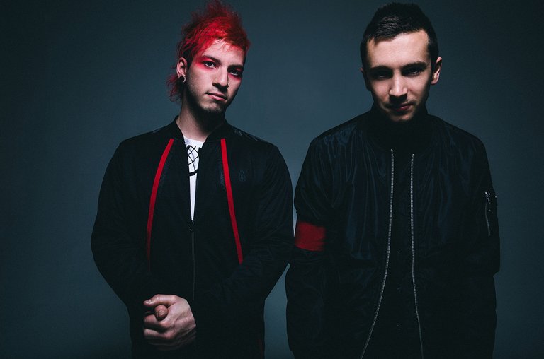 twenty-one-pilots-press-billboard-1548.jpg