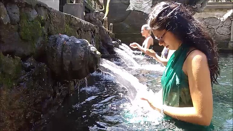 ASMRTirtaEmpul.mp4_snapshot_00.51.051.jpg