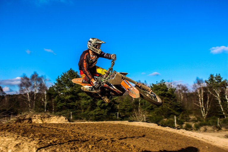 motocross-2246655_1920.jpg