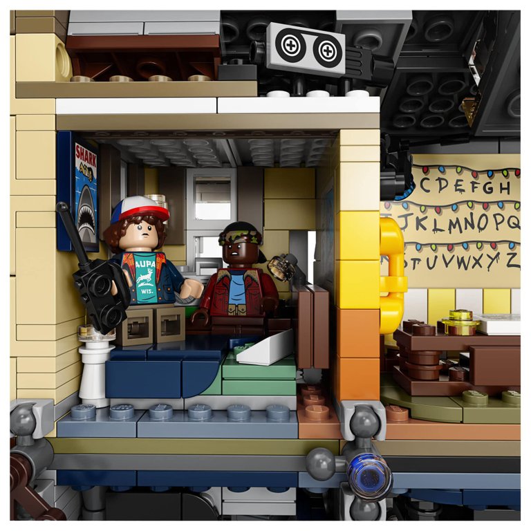 lego-stranger-things-75810-the-upside-down-8.jpg