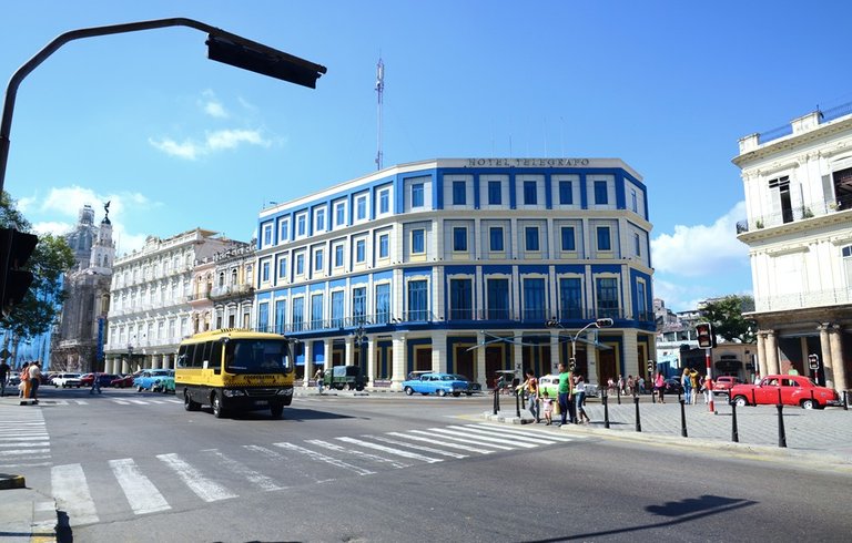 prado-y-neptuno-habana-por-dentro-dazra-novak.jpg